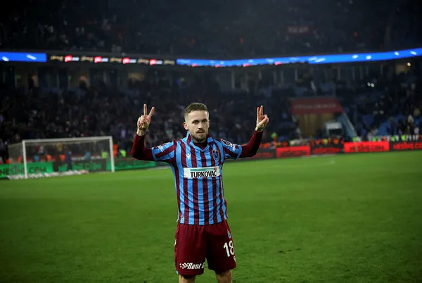 1644778377348.jpg Pırıl pırıl bir şampiyonluk ışığı görünüyor! Trabzonspor Teknik Direktörü Abdullah Avcı Konyaspor maçı sonrası konuştu - 6