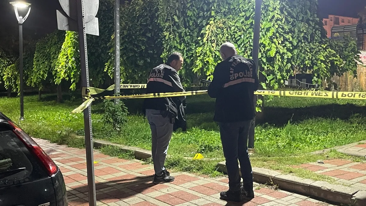 1792188670594.jpg Karaman'da parkın ortasında kan döküldü! 15 yaşındaki çocuk dehşet saçtı: 2 yaralı - 1