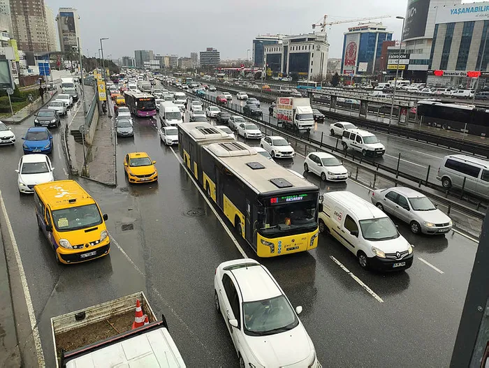 Son dakika: İstanbul'da trafik kilit! Yüzde 80'i gördü - 4