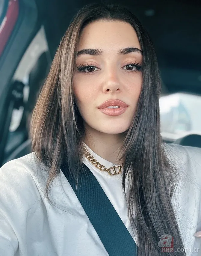 Hande Erçel'in ablası Gamze Erçel doğal güzelliğiyle dikkat çekti! Takipçileri yorum yağdırdı! İşte o paylaşım... 2