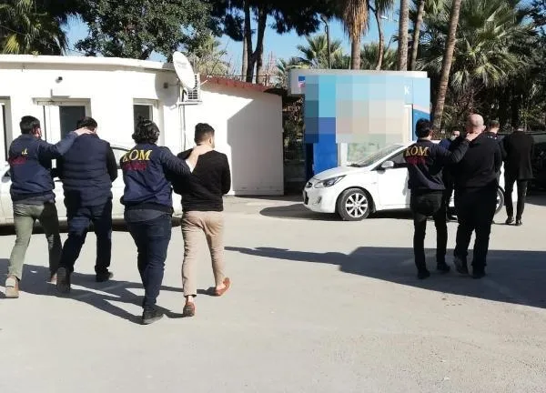 Mersin’de şoke eden olay! Sahte kimlik ve dublörle başkasının dükkanlarını sattılar - 5