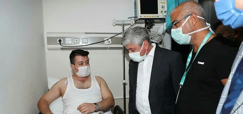 Hatay Valisi Rahmi Doğan yaralanan güvenlik güçlerini hastanede ziyaret etti
