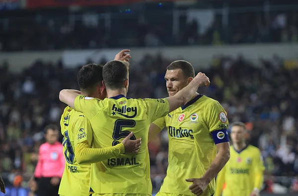 Fenerbahçe güle oynaya zirve koltuğuna! Hatayspor 0-2 Fenerbahçe MAÇ SONUCU