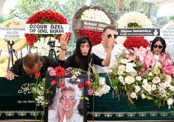 Ahu Tuğba'nın kızı Anjelik Calvin'in sözleri yüreklere dokundu: Allah'tan geldik Allah'a gideceğiz