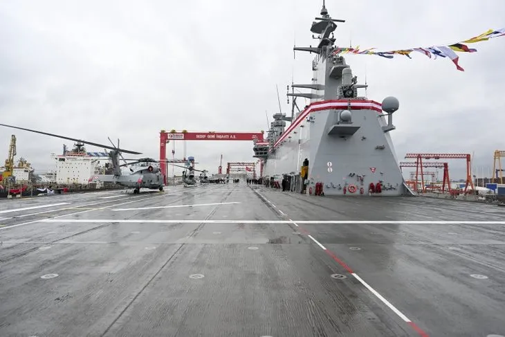 Türkiye’nin başarısı yine manşetlerde! İlk SİHA gemisi TCG Anadolu’yu böyle gördüler