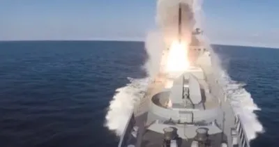 Rusya, Ukrayna’yı Karadeniz’deki savaş gemileriyle böyle vurdu