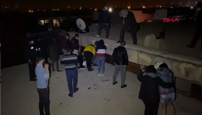 Konya'da kısıtlamayı ihlal edip eğlence merkezine gidenler polisi görünce nereye saklanacaklarını şaşırdılar - 2