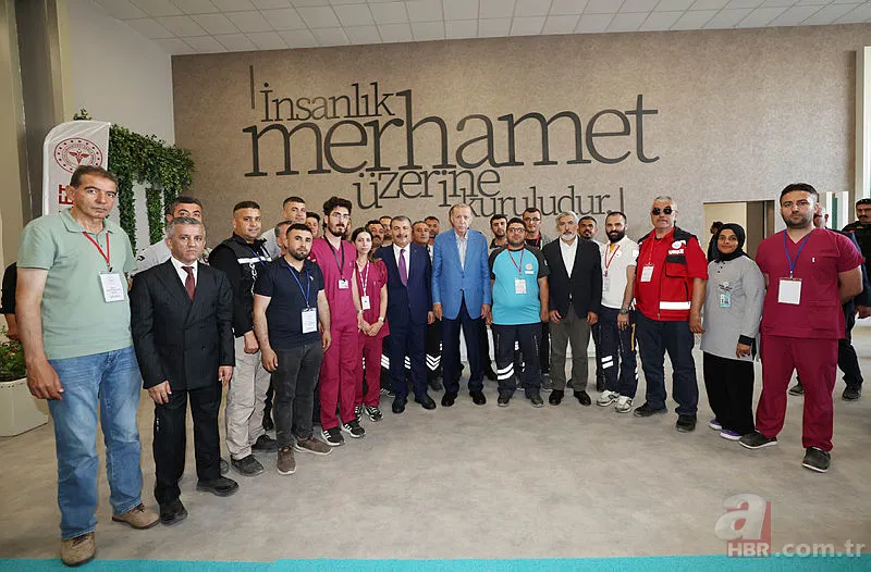 Başkan Erdoğan'dan depremzedeleri hedef alan muhaliflere fotoğraflı mesaj! "İnsanlık Merhamet Üzerine Kuruludur” 7