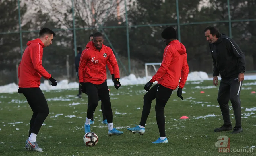 Galatasaray 3. bombayı patlatıyor! 19