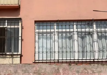 Canlı bombalar kaldıkları eve ikinci demir kapı yaptırmış