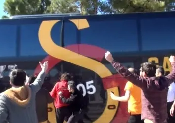 Galatasaray otobüsüne saldırı