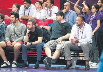 Ünlülerden 12 Dev Adam’a büyük destek