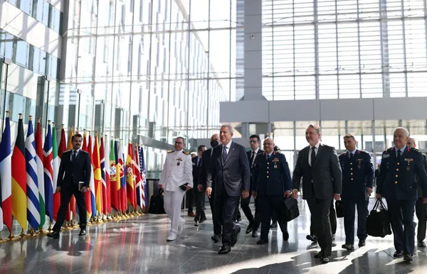 Milli Savunma Bakanı Hulusi Akar NATO Karargahı'na geldi - 1