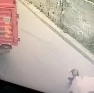 Kız çocuğunu ezip kaçtı
