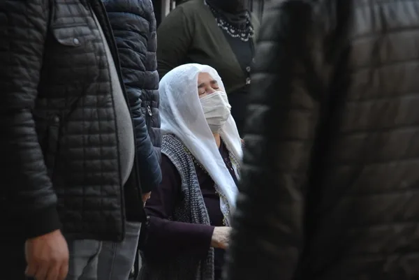 adanada-yurek-yakan-olum-kedi-cesedin-basindan-ayrilmadi-goren-kendine-gelemedi-1640678507197.jpg Adana’da yürek yakan ölüm: Kedi cesedin başından ayrılmadı! Gören kendine gelemedi - 8