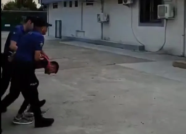 sosyal-medya-cukuru-tiktokta-bir-skandal-daha-islam-dusmani-alcak-canli-yayinda-kutsalimiz-kuran-i-kerimi-hede-1721293685298.jpeg Kur'an-ı Kerim'e saygısızlık yapan M.Ç. Adana'da yakalandı