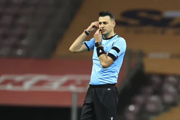 fatih-terimden-mac-sonu-hakem-isyani-her-hafta-bir-vukuatiniz-var-ya-1615145084622.jpg Galatasaray Teknik Direktörü Fatih Terim'den Sivasspor maçı sonrası hakem isyanı! "Her hafta bir vukuatınız var ya!" - 5