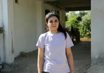 Melek İpek servis şoförlüğüne başladı! Üniversite sınavına hazırlanıyor