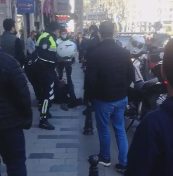 1619506876493.jpg Beyoğlu'nda banka şubesinde büyük panik! Bıçakla içeri girip tehditler savurdu - 2