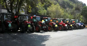 20 traktör hak sahiplerine verildi