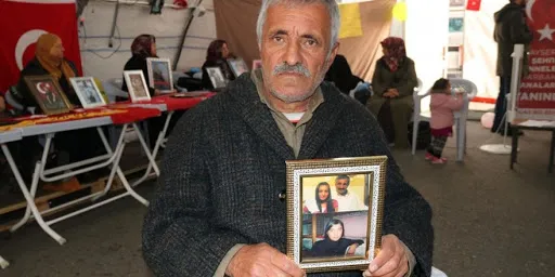 Evlat nöbeti tutan baba: HDP’nin iki yüzünü Avrupa’ya anlatacağım