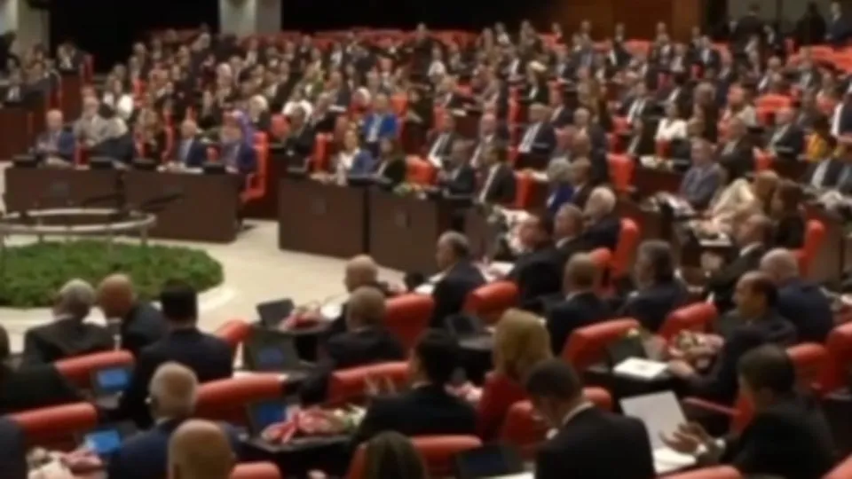 Tasarruf paketi Meclis gündeminde! Birden fazla yerden maaş dönemi sona erecek