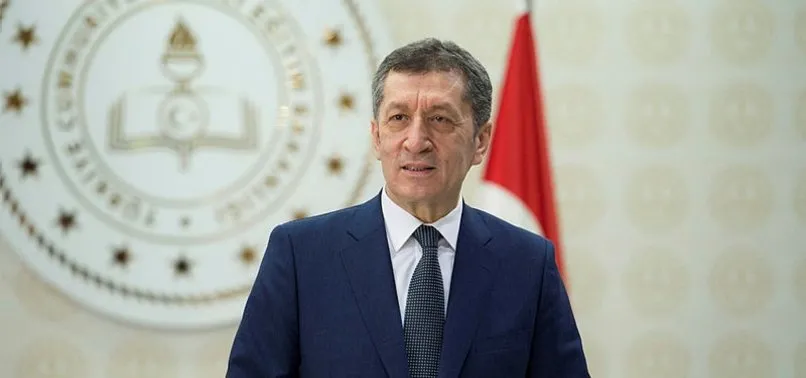 bakan ziya selcuk tan inek otlatirken