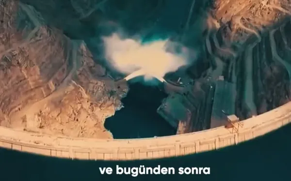 ak-partiden-sosyal-medyada-viral-olan-klip-20-yilda-turkiye-boyle-ayaga-kalkti-1680784899650.jpg AK Parti'den sosyal medyada viral olan klip: 20 yılda Türkiye böyle ayağa kalktı - 6