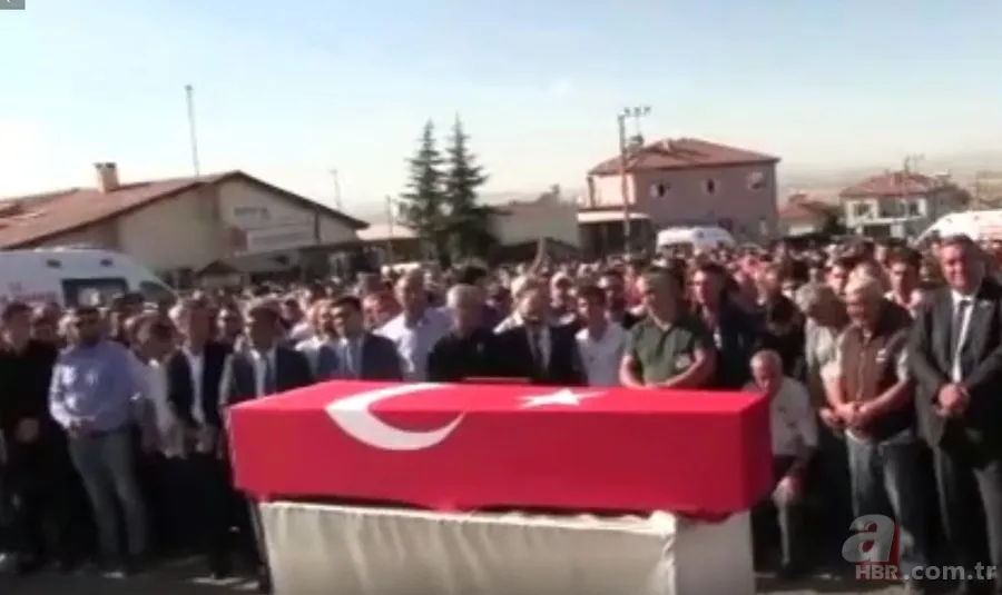 CHP'nin şehit cenazesindeki çelengi tepkiye neden oldu: Teröriste terörist diyemiyorlar 5