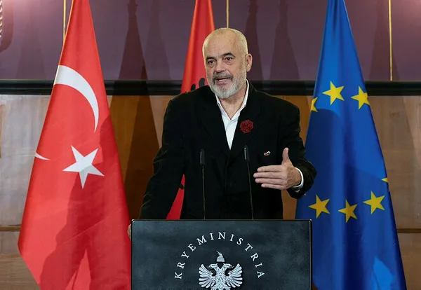 Arnavutluk Bayraktar TB2 SİHA için anlaşma imzaladı | Edi Rama: Kadim dostum Başkan Erdoğan’a ne kadar teşekkür etsek az