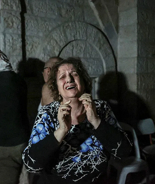 Katil İsrail Gazze’de Ortodoks Kilisesi’ni vurdu! Ölü ve yaralılar var