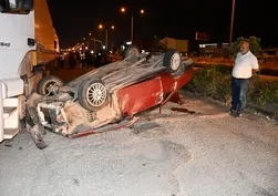 E5’te korkunç kaza! Lastiği patlayan otomobil takla attı: 1’i ağır 3 kişi yaralandı