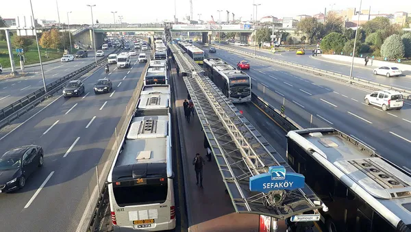 Metrobüs arızası yoğunluğa neden oldu! İBB'den açıklama geldi - 3