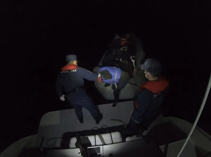 Son dakika: Yunanistan’ın Türk sularına ittiği 89 göçmen kurtarıldı