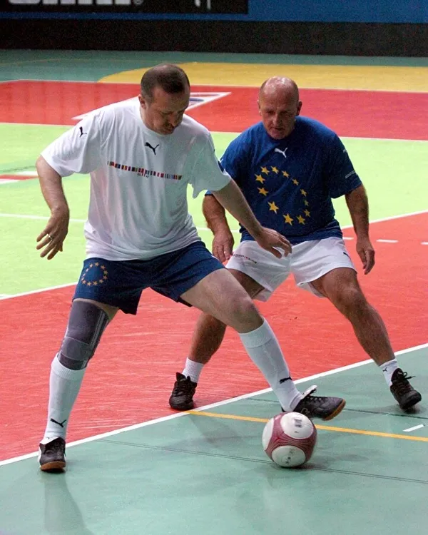 Başkan Erdoğan'ın salon futbolu oynadığı görüntülere beğeni yağmuru yağdı - 1