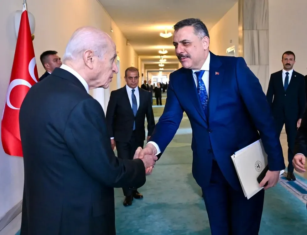 bakanlardan-bahceliye-surpriz-ziyaret-masada-tek-gundem-var-terorsuz-turkiye-1780478052129.png Bakanlardan Bahçeli’ye kritik ziyaret! Masada tek gündem var: Terörsüz Türkiye - 2