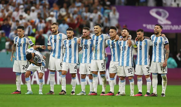 Arjantin Hollanda’yı penaltılarla yenerek Dünya Kupası’nda yarı finale çıktı