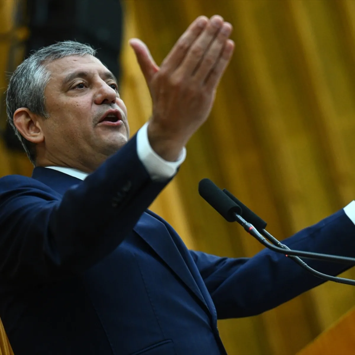 Kulisleri hareketlendiren çıkış: Özgür Özel'den cumhurbaşkanı adaylığı sinyali! İmamoğlu-Yavaş denklemden düştü mü?