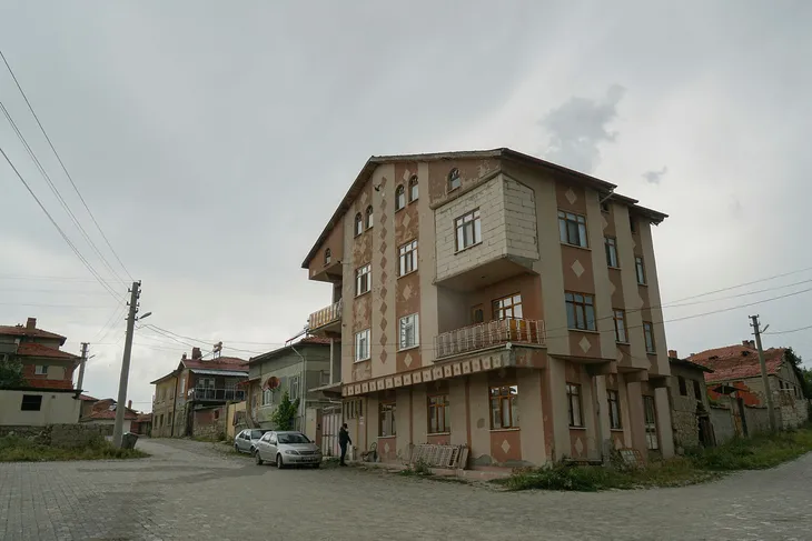 kutahyada-dehsete-dusuren-olay-kiz-isteme-merasiminde-9-kisinin-testi-pozitif-cikti-1592750900718.jpg Kütahya'da dehşete düşüren olay! Kız isteme merasiminde 9 kişinin testi pozitif çıktı! - 1
