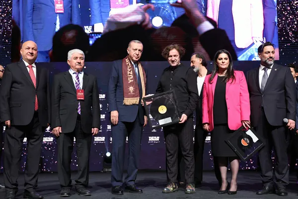 baskan-erdogandan-mujde-hedefimiz-her-romana-bir-yuva-12-ilde-proje-baslayacak-1674247531870.jpg Başkan Erdoğan'dan müjde: Hedefimiz her Roman’a bir yuva! 12 ilde proje başlayacak - 7