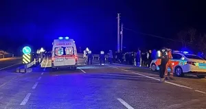 Karşıya geçmek isteyen yayalara çarptı! 3 ölü