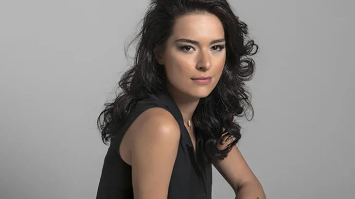 Ünlü oyuncunun erkek olduğu iddiası şaşırtıcıydı! Şafak Pekdemir kimdir, kaç yaşında? Kiminle evli?