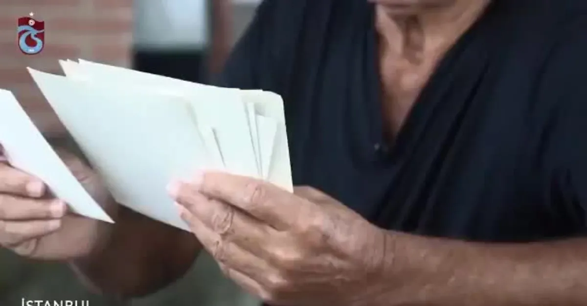 Trabzonspor yeni formasını efsanesiyle tanıttı