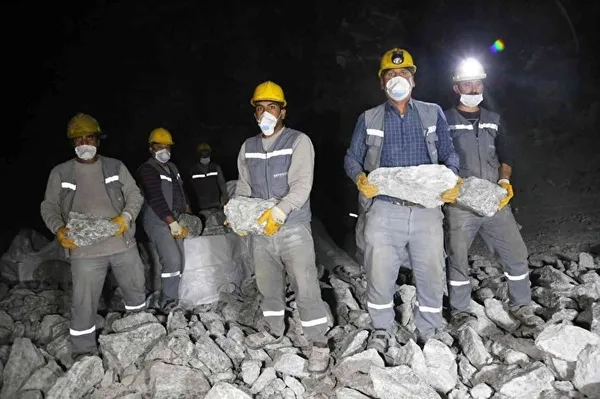 Başkan Erdoğan’ın çağrısıyla tesis kuruldu! Yerin yüzlerce metre altından çıkartılıyor