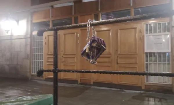 isvecte-stockholm-camisine-islamofobik-saldiri-1670016106193.jpg İsveç'te Stockholm Camisi'ne İslamofobik saldırı! Tahrip edilmiş Kur'an-ı Kerim bırakıldı - 1