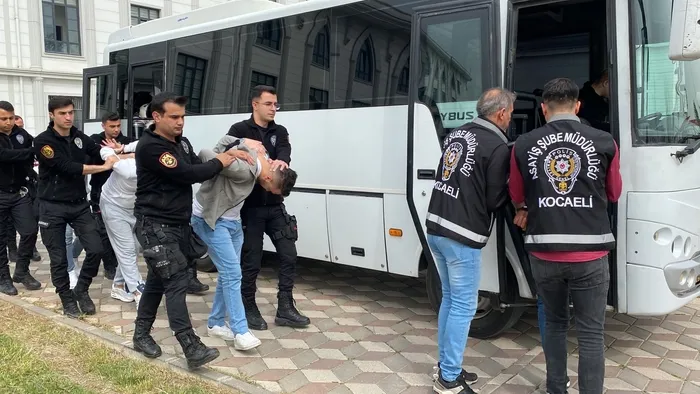 sosyal-medyada-tartistiklari-genci-olduren-2-sahis-tutuklandi-1714069530231.jpg Sosyal medyada tartıştıkları genci öldüren 2 şahıs tutuklandı - 2