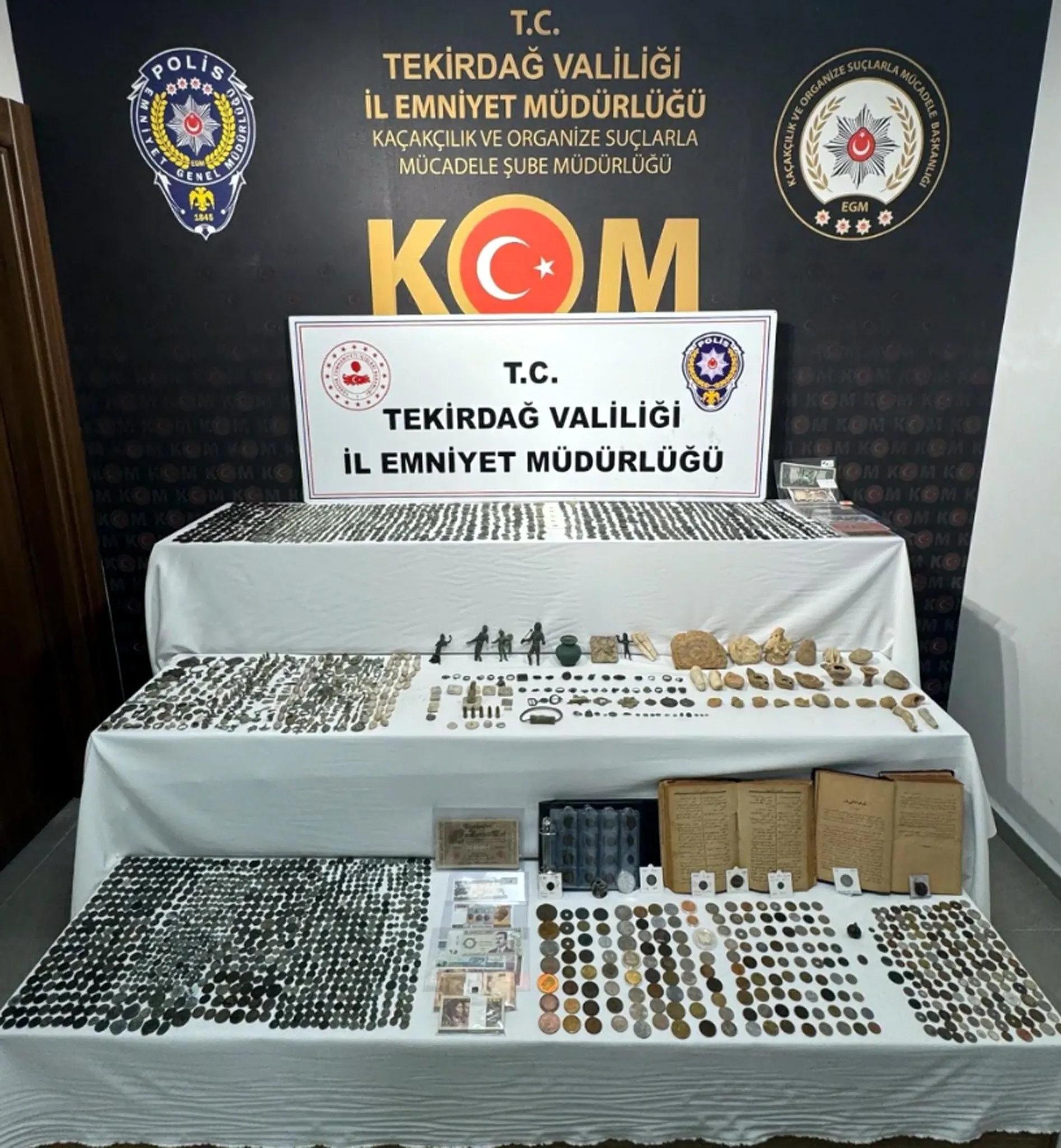 Tekirdağ'da tarihi eser kaçakçılığı operasyonu: 2 bin 314 sikke, 373 obje ve yüzlerce materyal ele geçirildi
