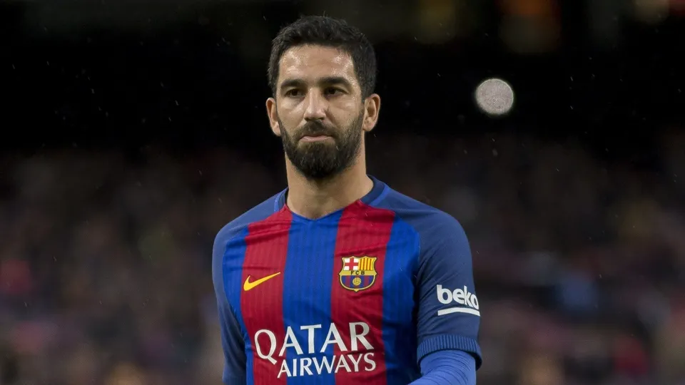 Arda Turan villasını satılığa çıkardı