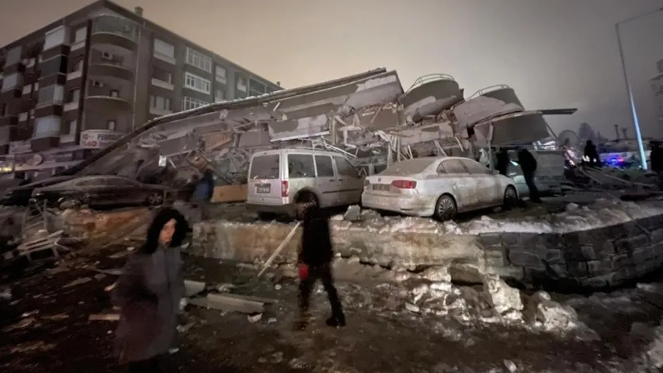 Kahramanmaraş depreminin kronolojisi! İşte asrın felaketinin ilk 240 saatinde yaşananlar