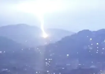 Artvin ve Rize'de yıldırım düşme anları kamerada